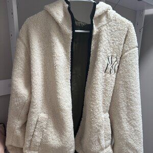 MLB Reversible Sherpa Jacket – Cozy & Stylish, Size M